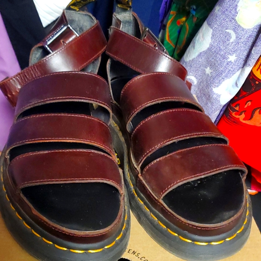 Pre loved Dr Marents size 10 sandals chunky Clarissa